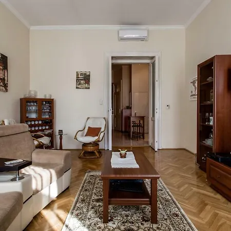 St. Stephen Boulevard Apartment *